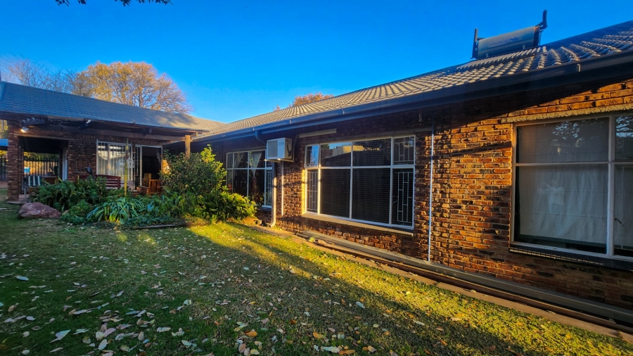 4 Bedroom Property for Sale in Wilkoppies North West